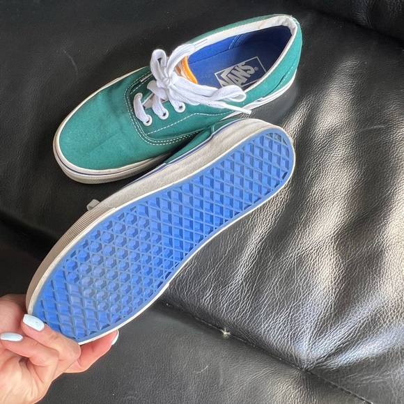 Vans women’s size 7 1/2 retro vintage got from urban outfitters - Picture 3 of 3